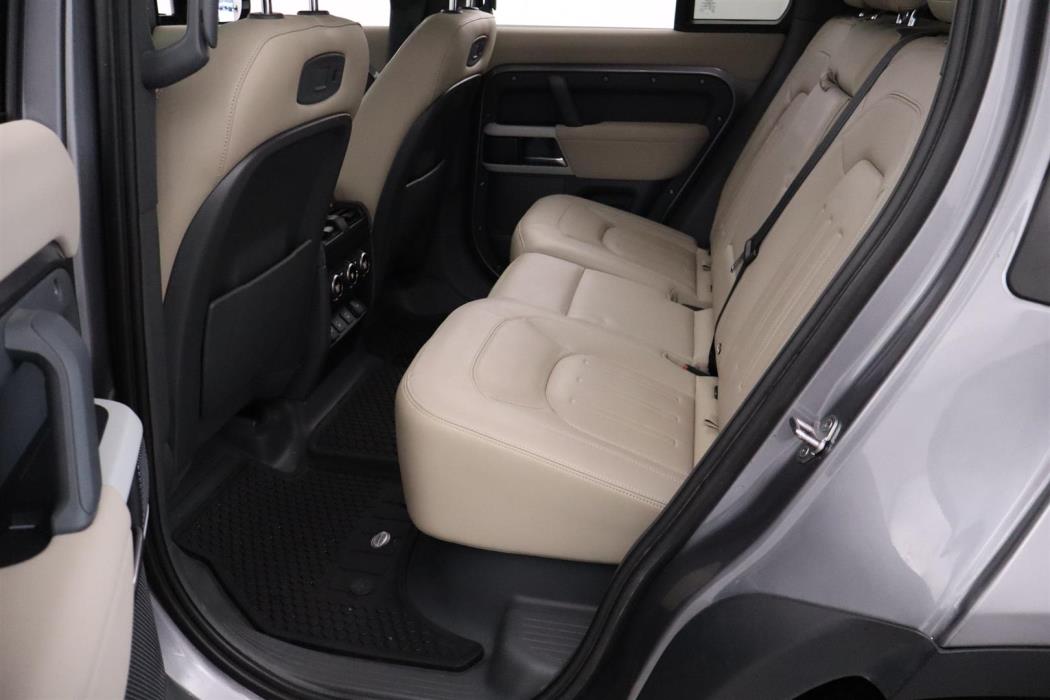 Land Rover Defender 2022