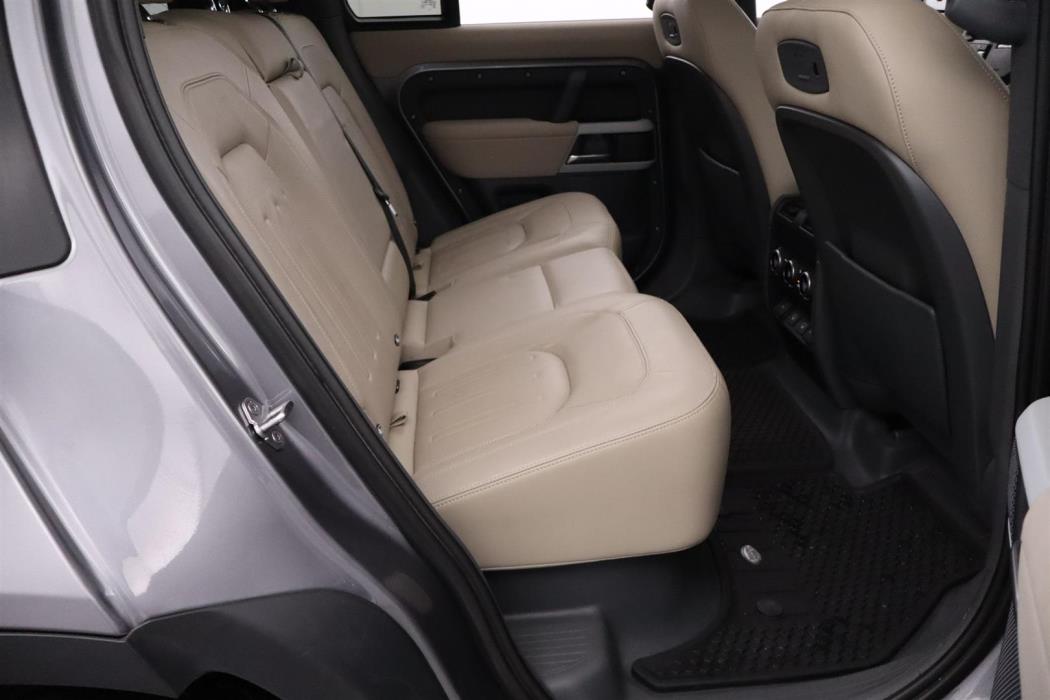 Land Rover Defender 2022