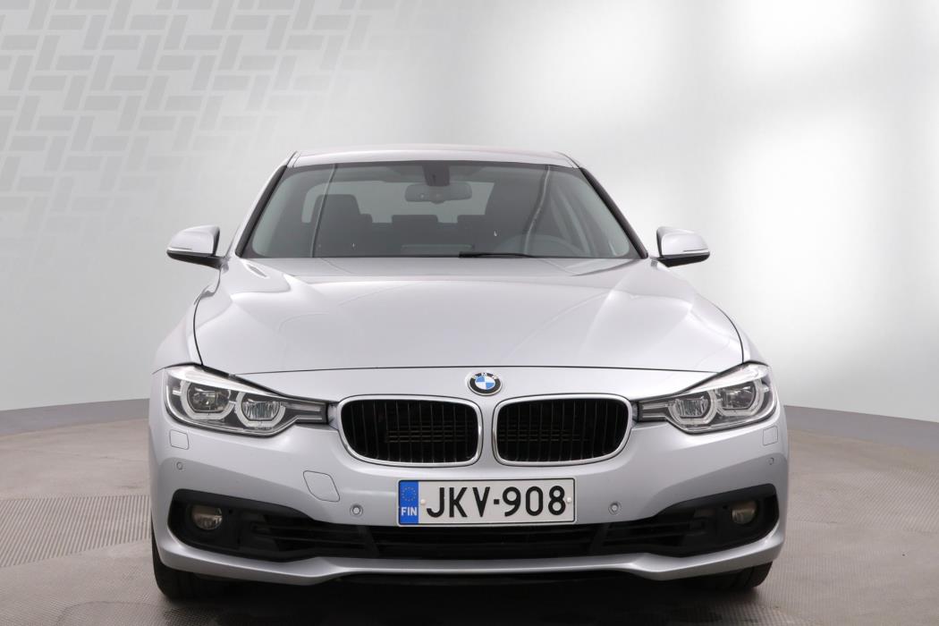 BMW 330 2018