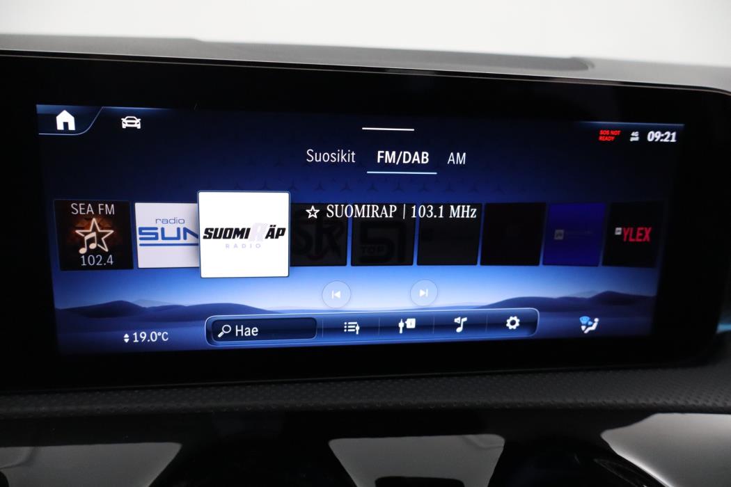 MERCEDES-BENZ A 2023