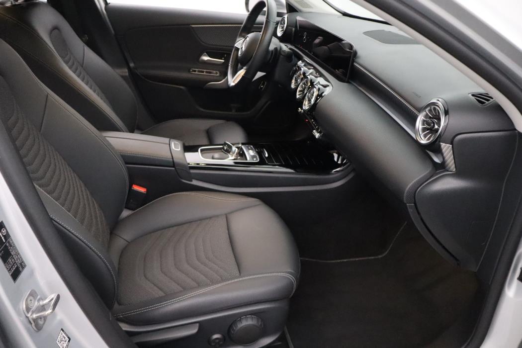 MERCEDES-BENZ A 2023