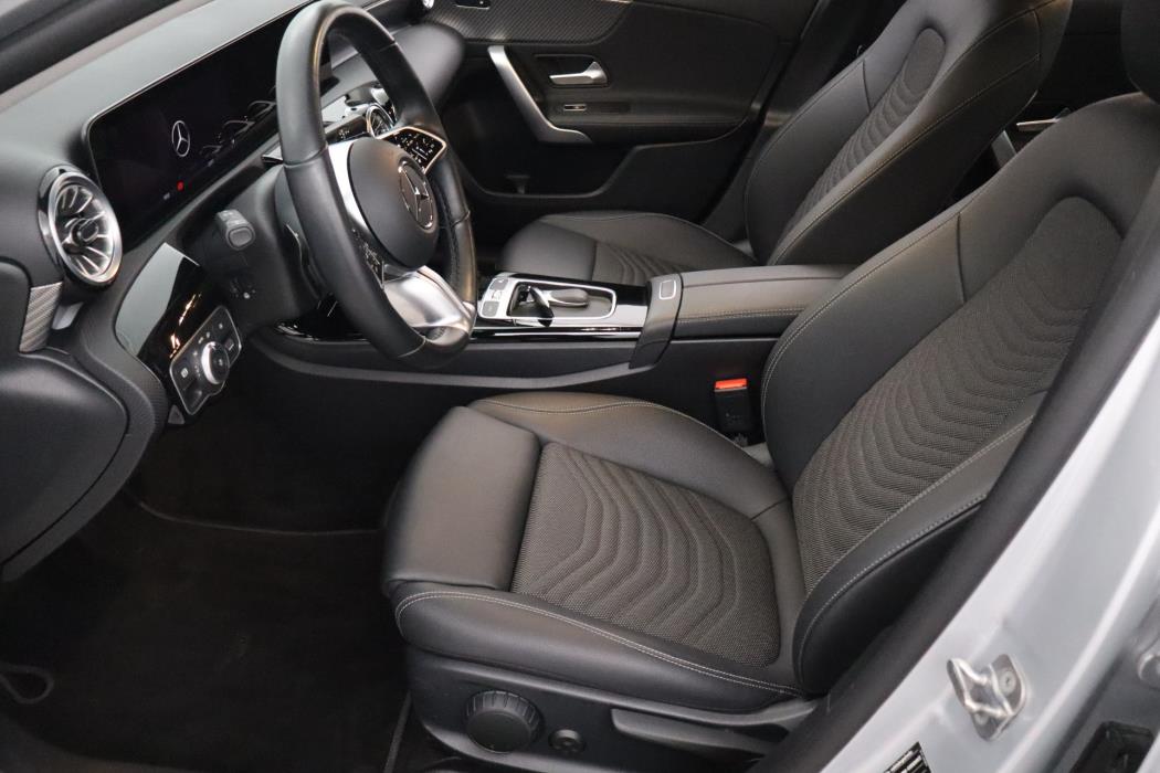 MERCEDES-BENZ A 2023