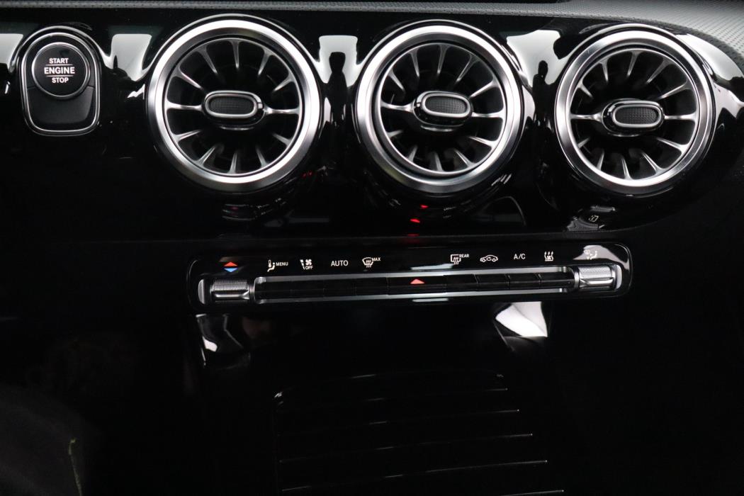 MERCEDES-BENZ A 2023