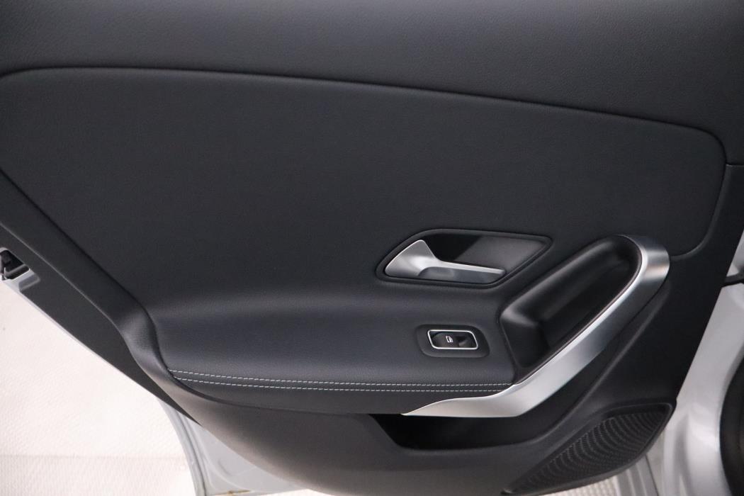 MERCEDES-BENZ A 2023