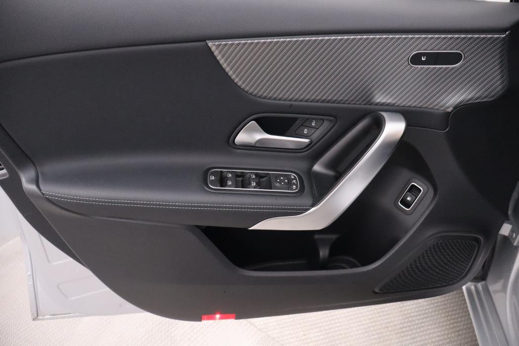 MERCEDES-BENZ A 2023