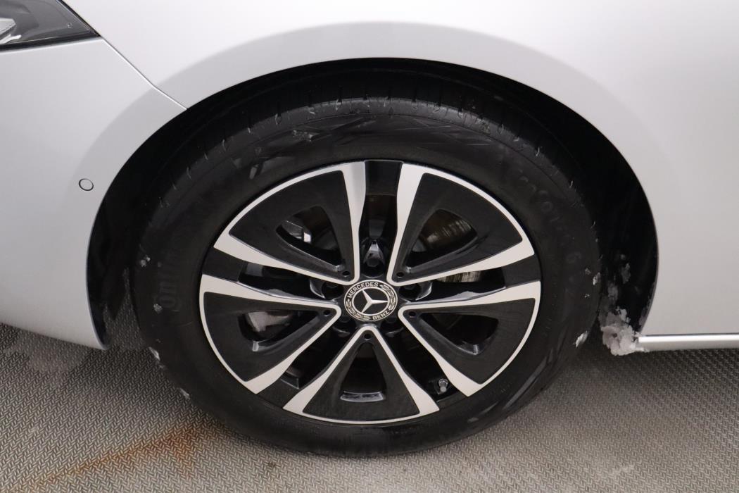 MERCEDES-BENZ A 2023