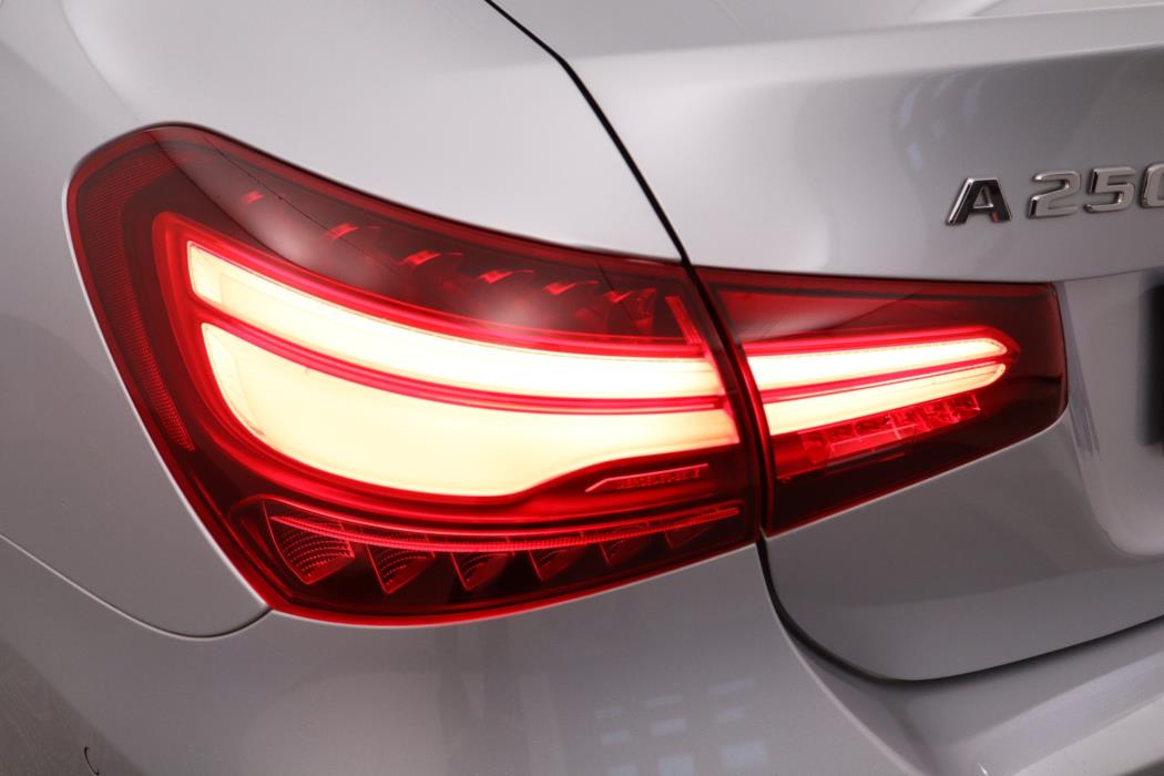 MERCEDES-BENZ A 2023