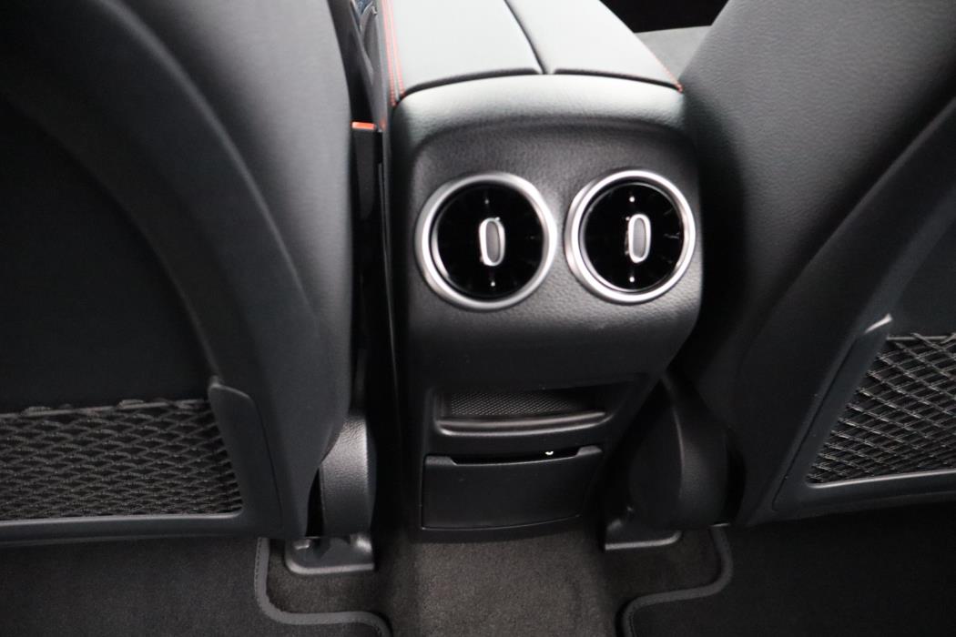 Mercedes-Benz EQB 2025