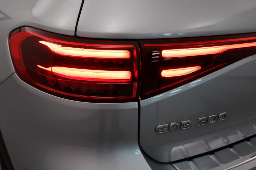 Mercedes-Benz EQB 2025