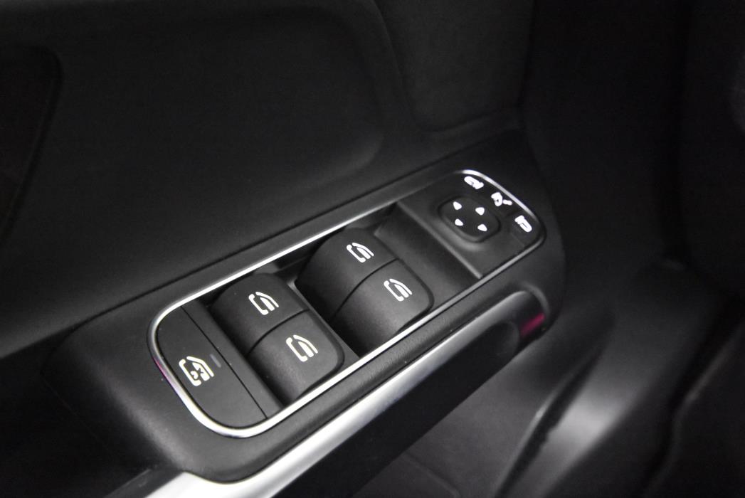Mercedes-Benz EQB 2025