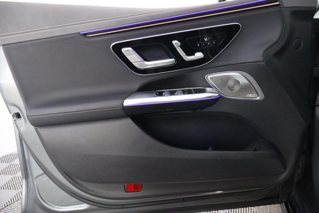MERCEDES-BENZ EQE 2023