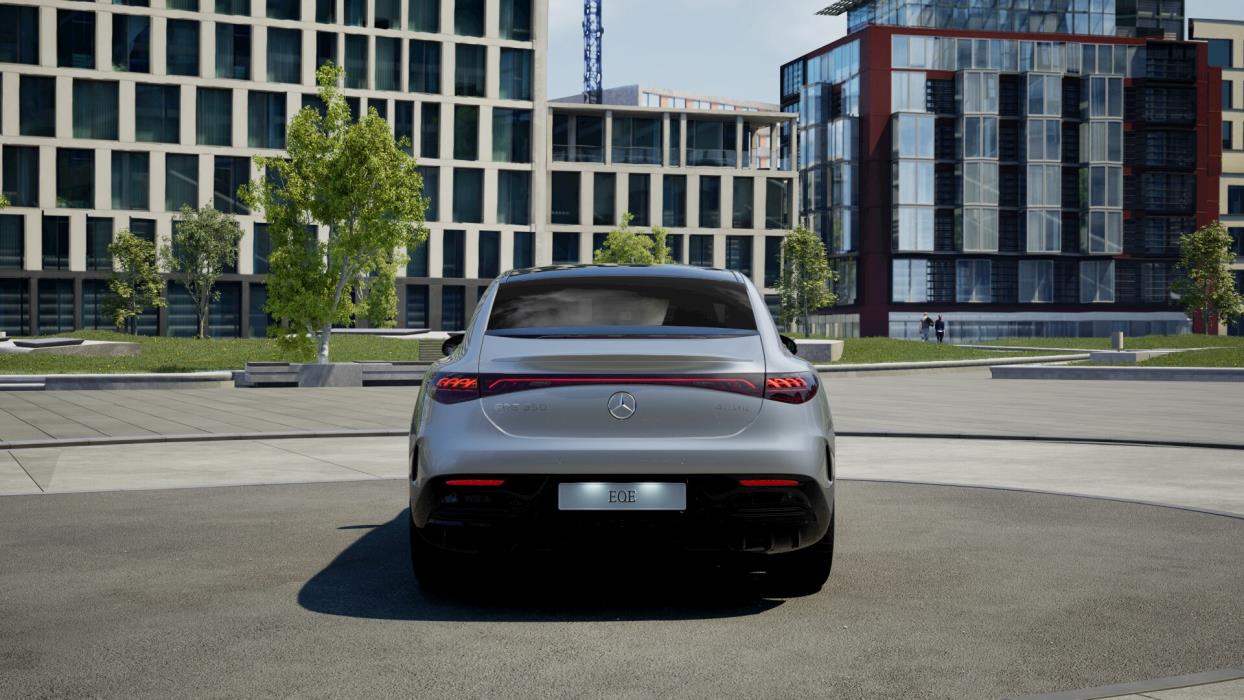 MERCEDES-BENZ EQE 2025