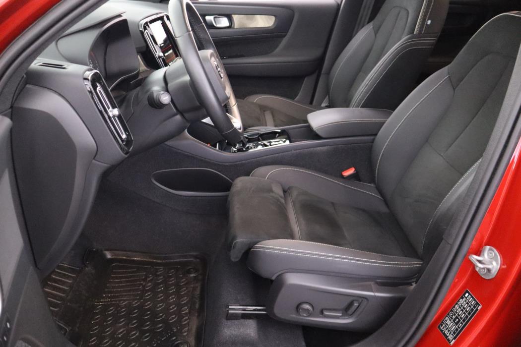 VOLVO XC40 2023