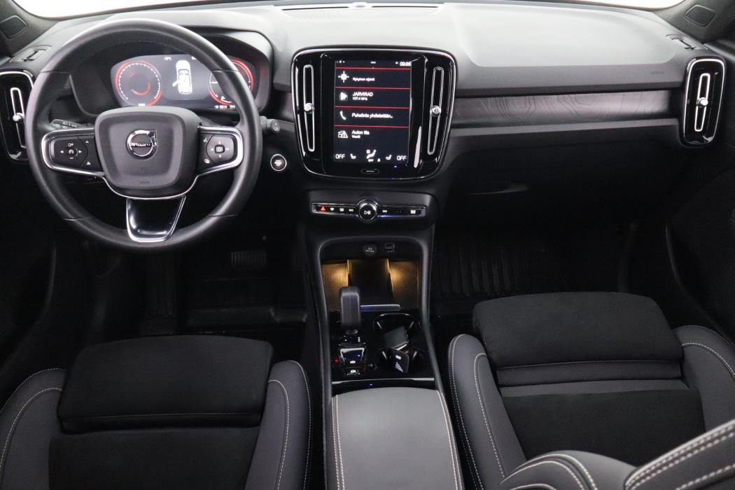 VOLVO XC40 2023