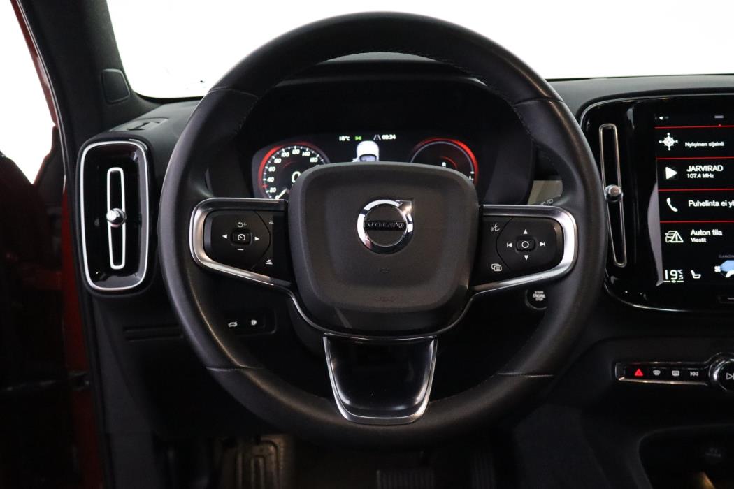 VOLVO XC40 2023