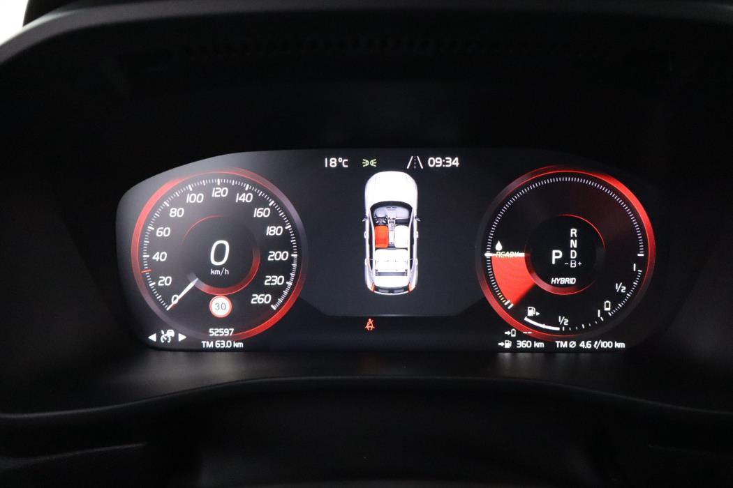 VOLVO XC40 2023