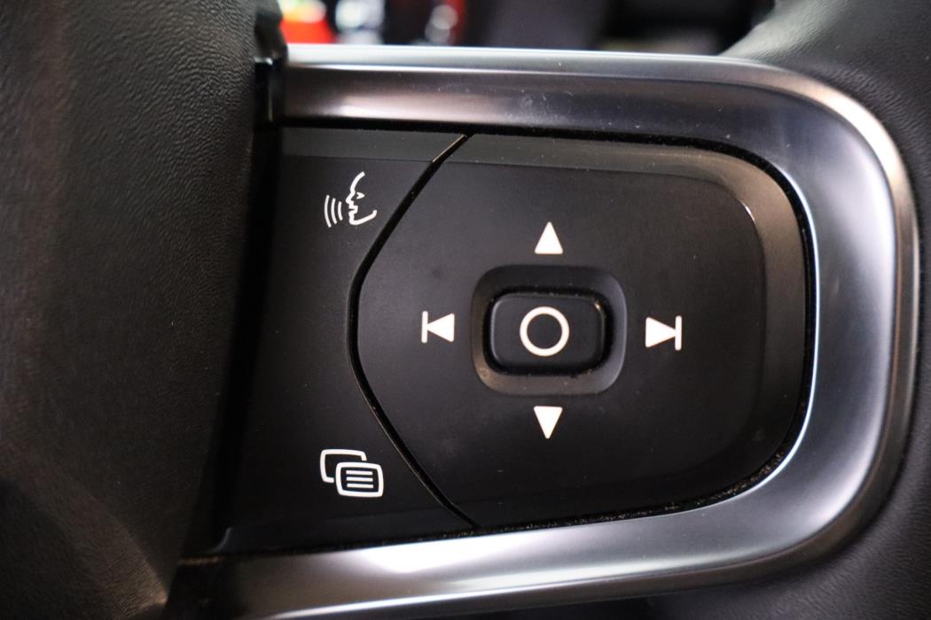 VOLVO XC40 2023