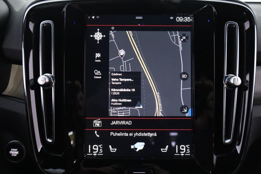 VOLVO XC40 2023