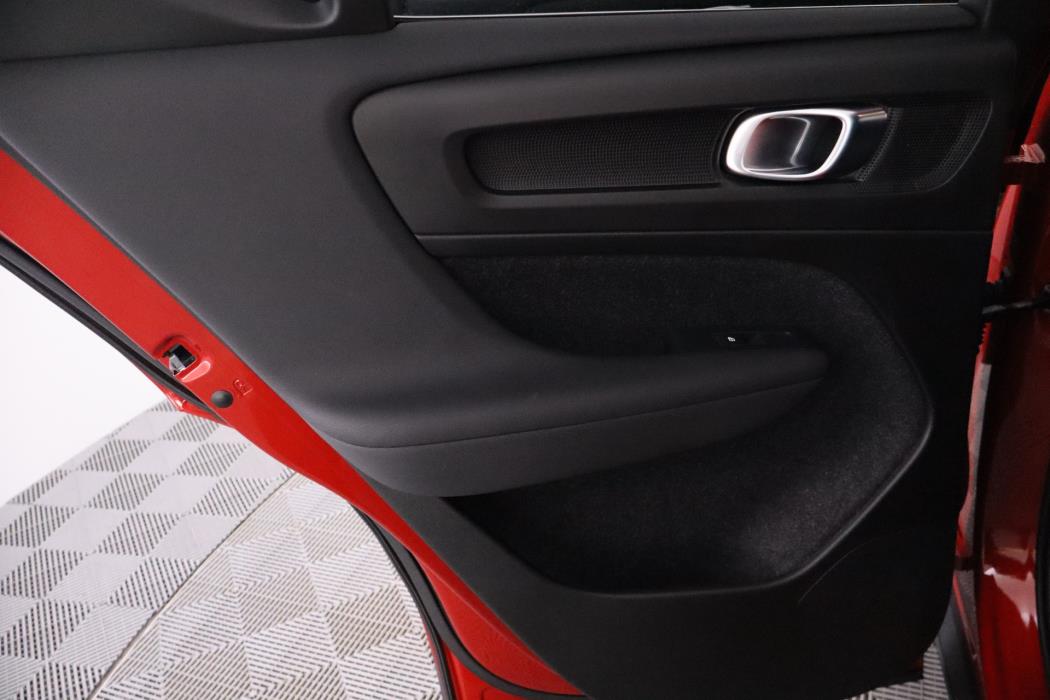 VOLVO XC40 2023