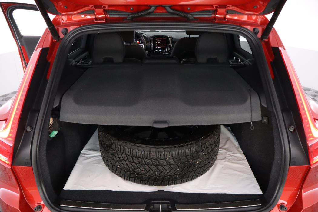 VOLVO XC40 2023