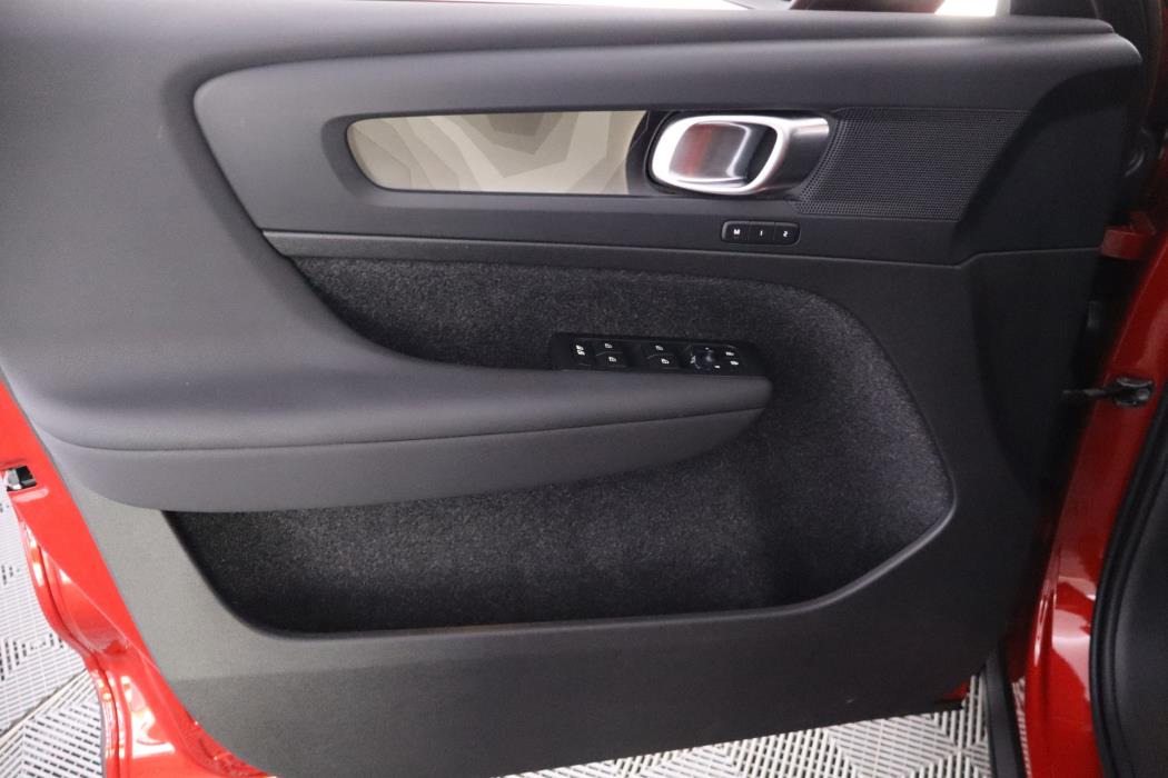 VOLVO XC40 2023