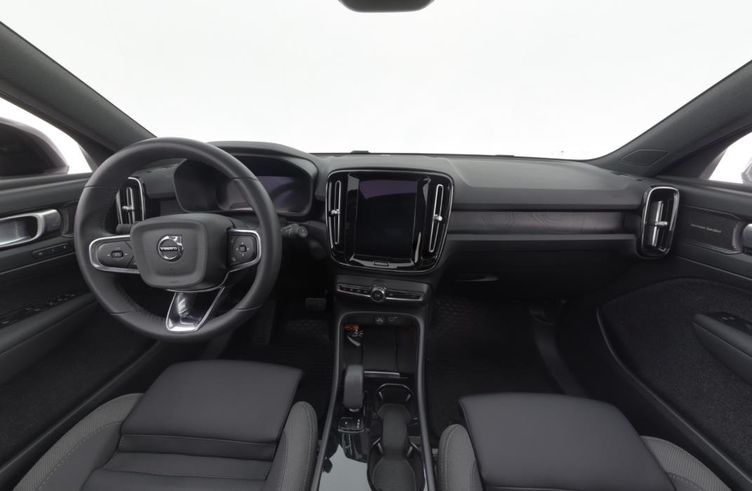 VOLVO XC40 2022