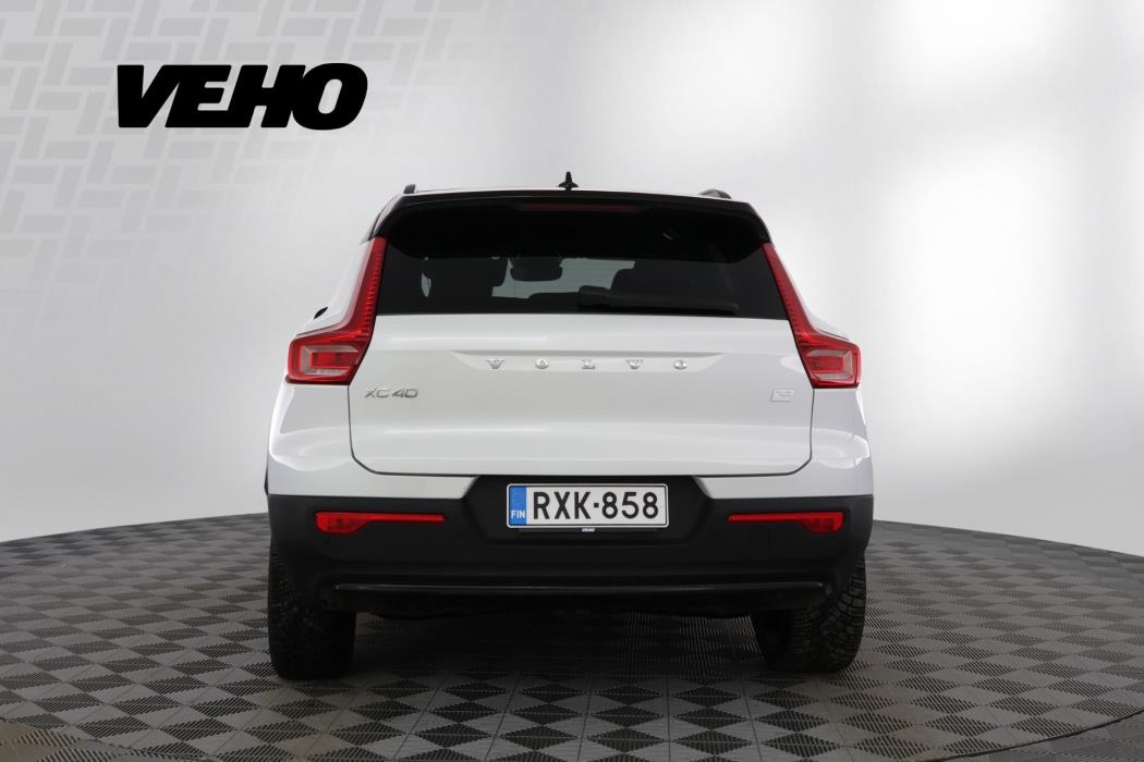 VOLVO XC40 2022
