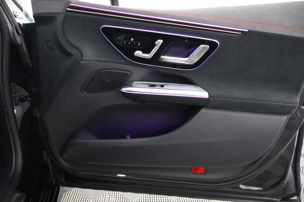 MERCEDES-BENZ EQE 2025