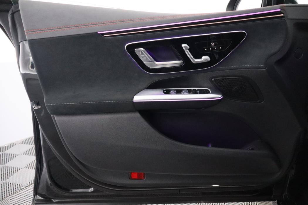 MERCEDES-BENZ EQE 2025