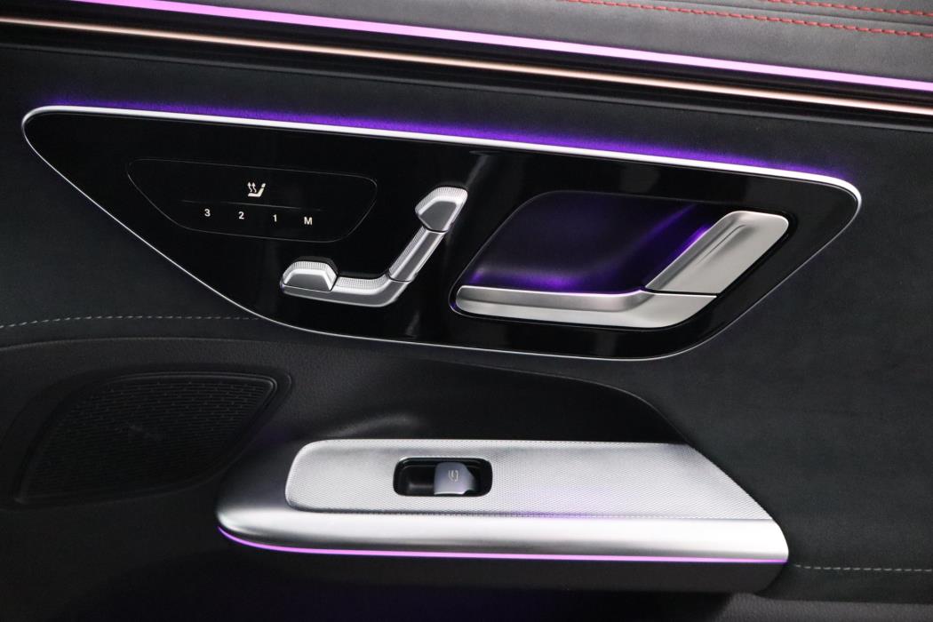 MERCEDES-BENZ EQE 2025