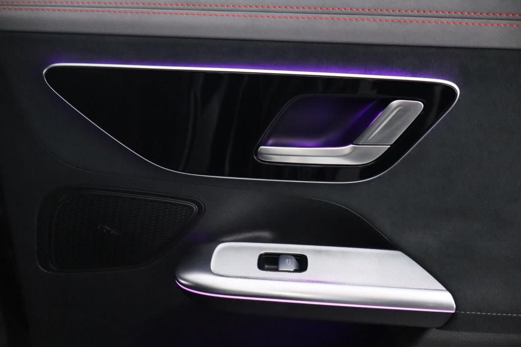 MERCEDES-BENZ EQE 2025