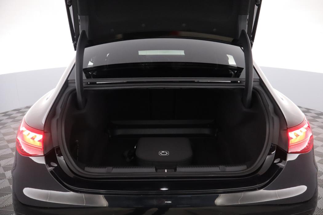 MERCEDES-BENZ EQE 2025