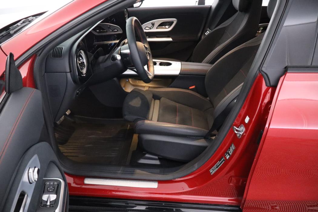 MERCEDES-BENZ CLA 2025