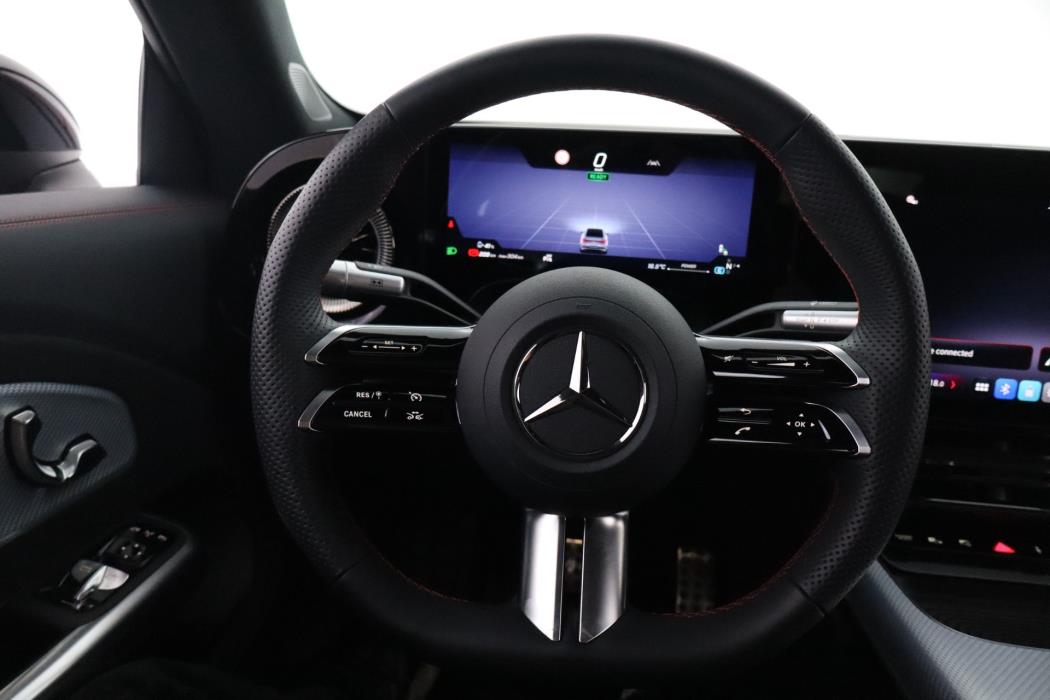 MERCEDES-BENZ CLA 2025