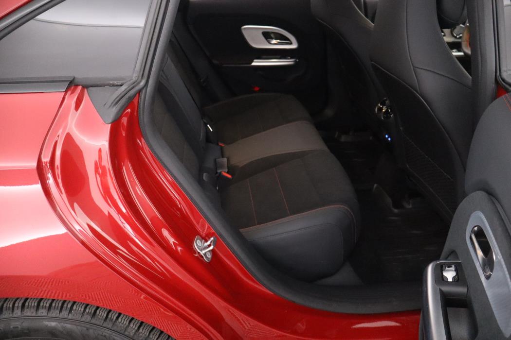 MERCEDES-BENZ CLA 2025