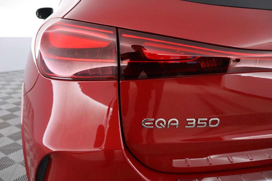 MERCEDES-BENZ EQA 2024