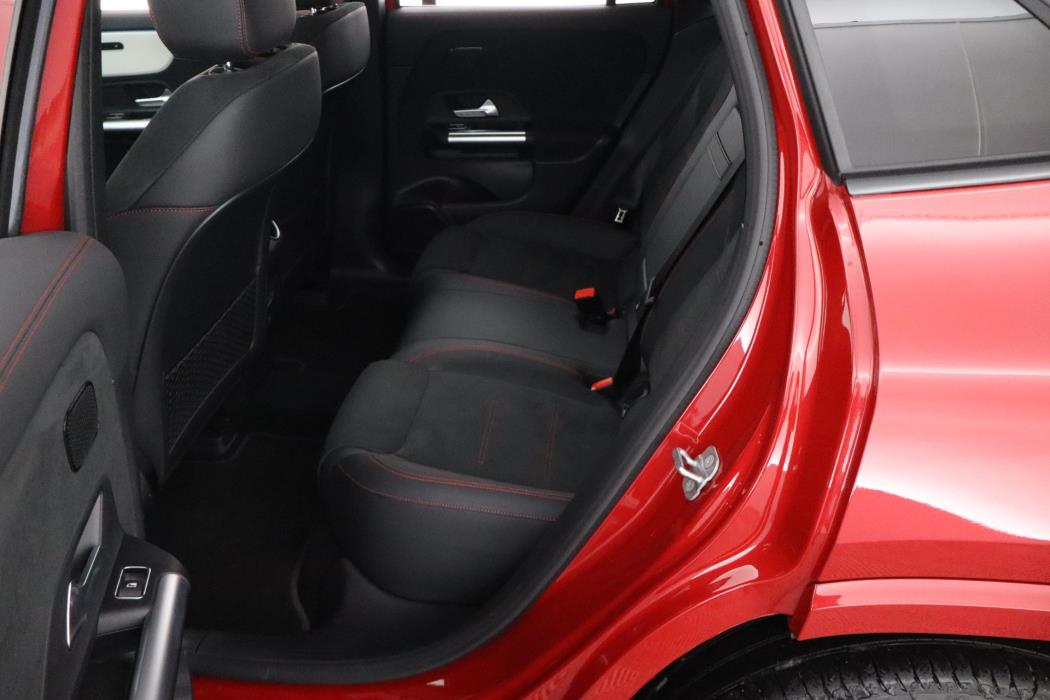 MERCEDES-BENZ EQA 2024