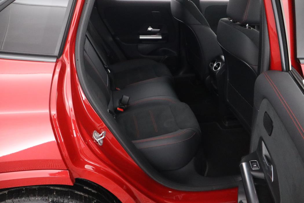 MERCEDES-BENZ EQA 2024