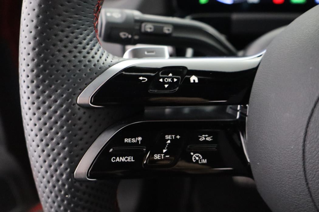 MERCEDES-BENZ EQA 2024