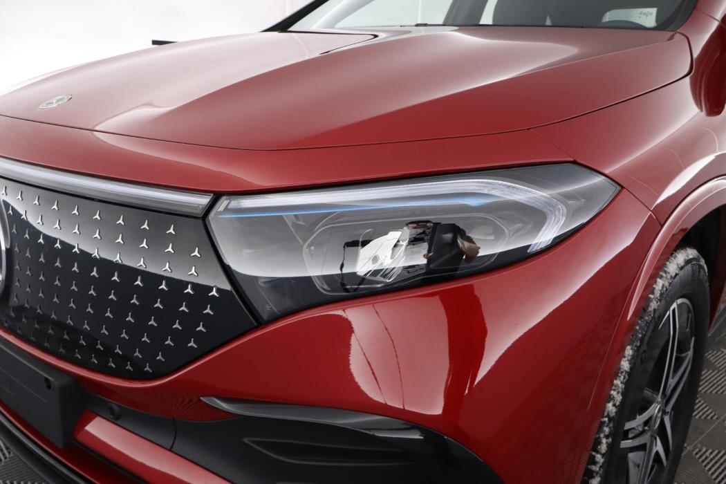 MERCEDES-BENZ EQA 2024