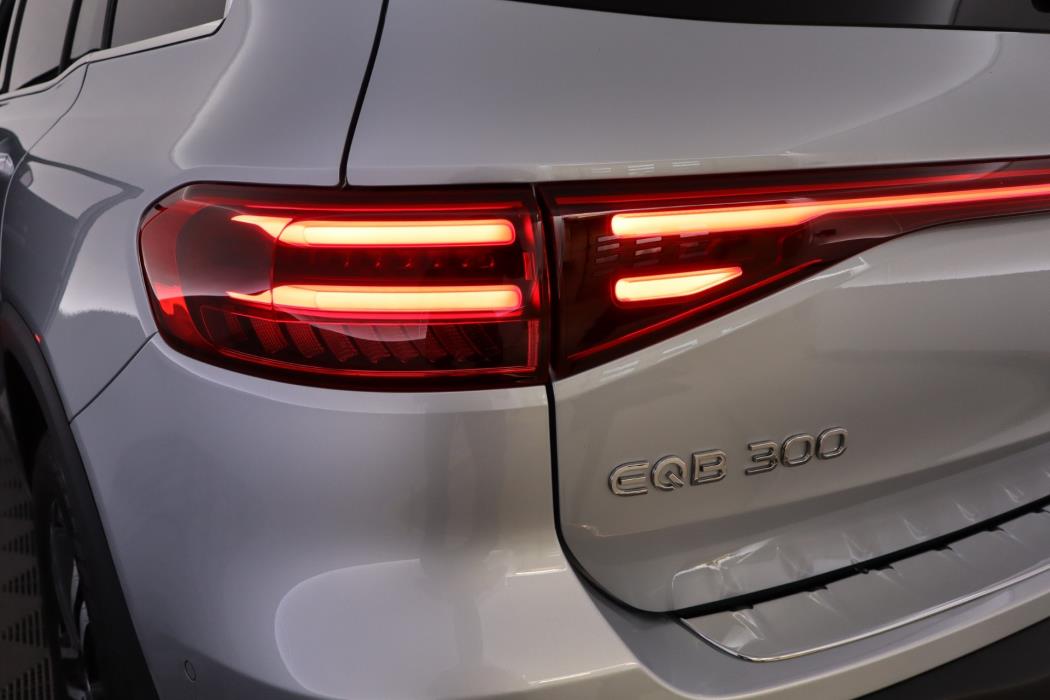 MERCEDES-BENZ EQB 2024