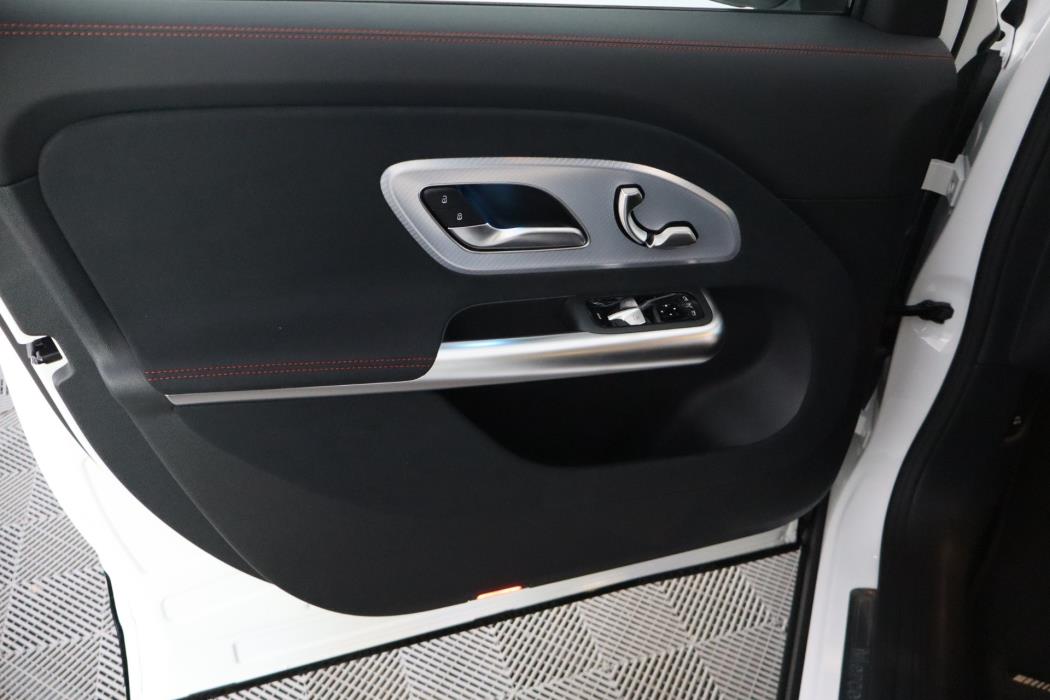 Mercedes-Benz GLB 2026