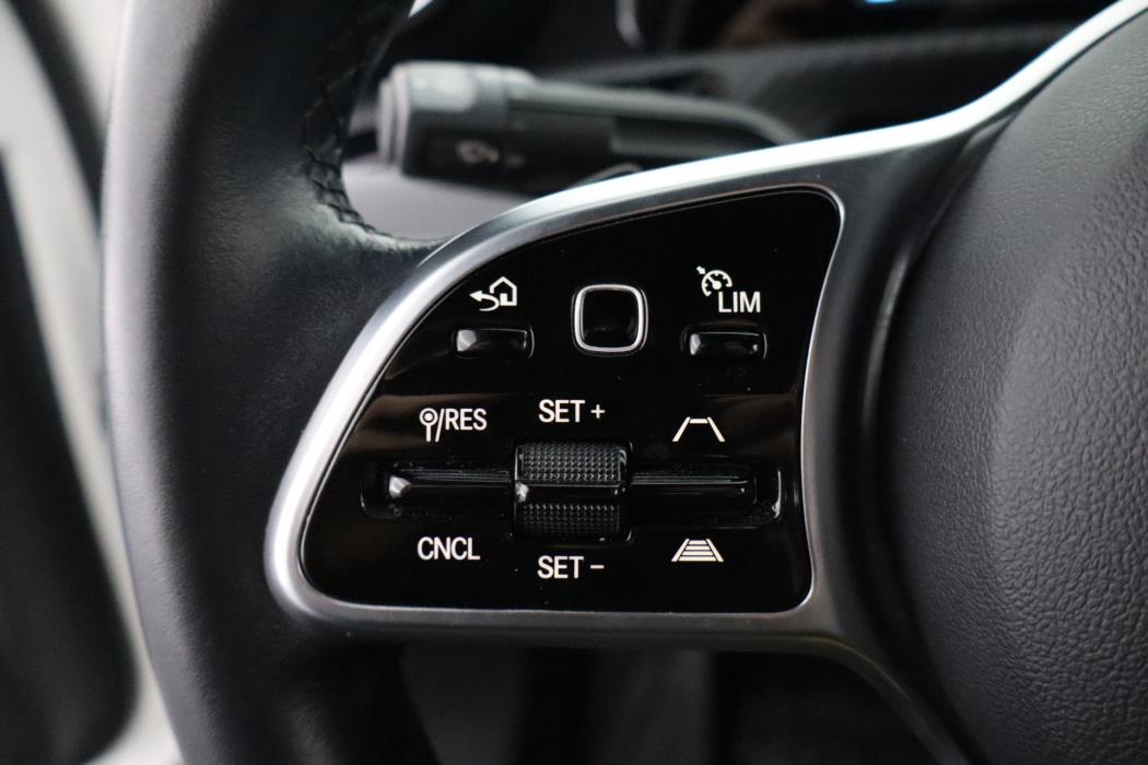 MERCEDES-BENZ A 2021