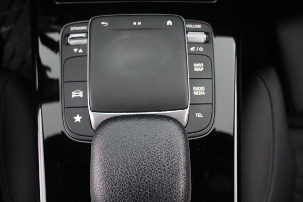 MERCEDES-BENZ A 2021