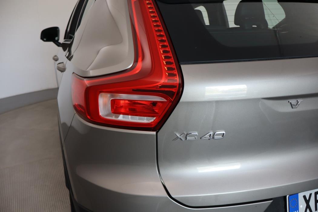 VOLVO XC40 2022