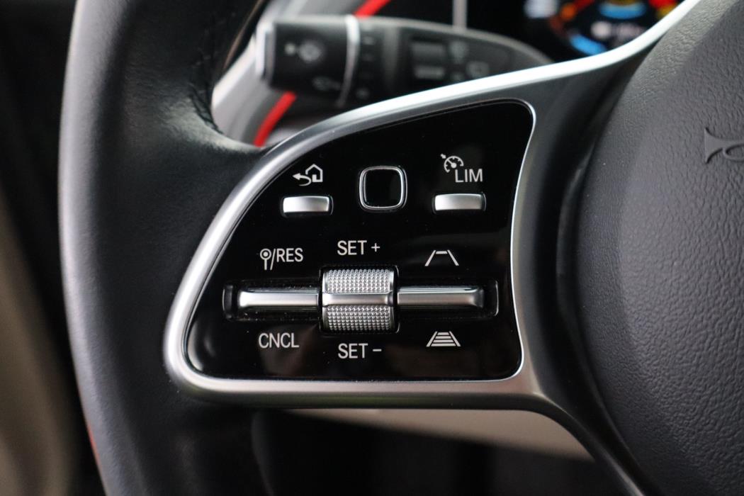 MERCEDES-BENZ EQC 2020