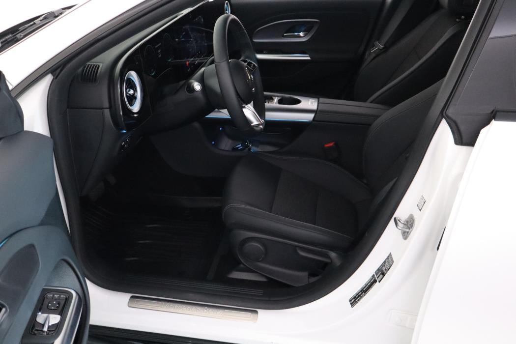 MERCEDES-BENZ CLA 2026