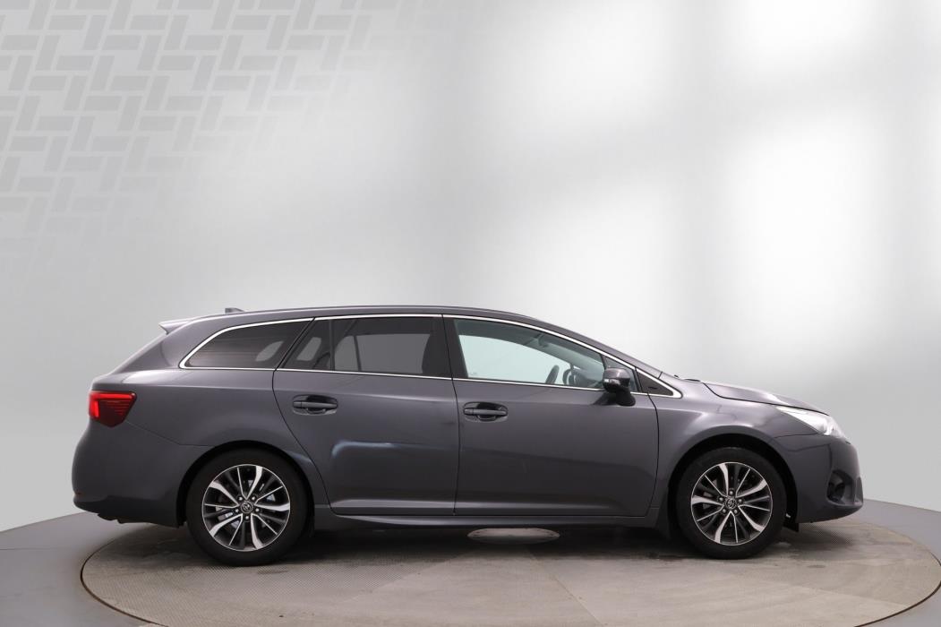 TOYOTA Avensis 2016