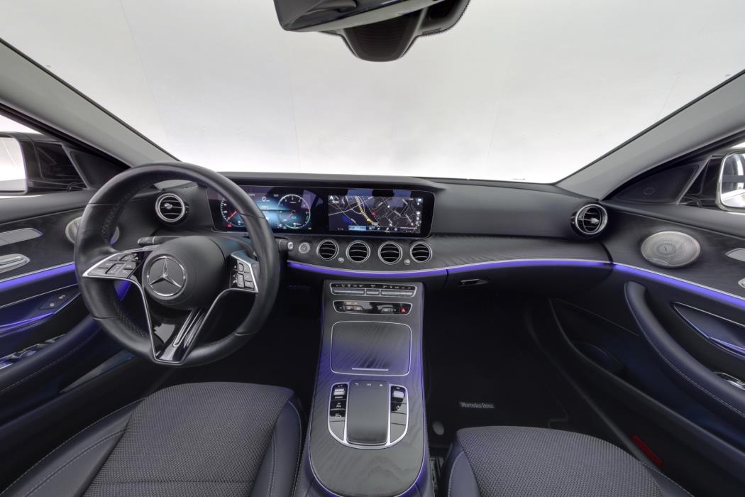 MERCEDES-BENZ E 2023