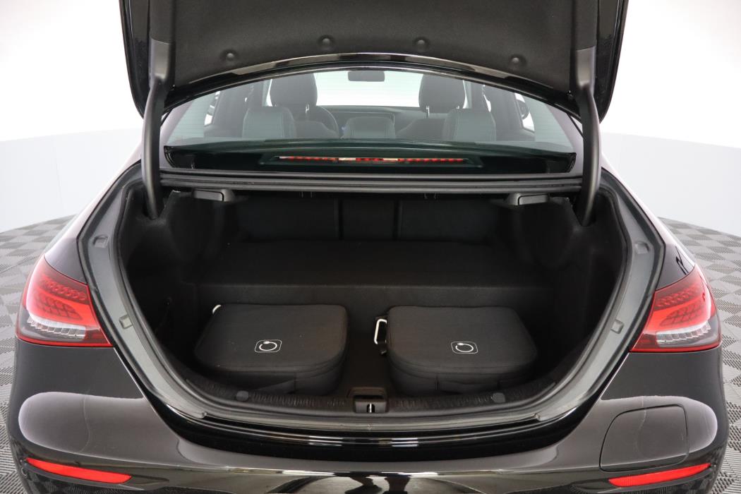 MERCEDES-BENZ E 2023